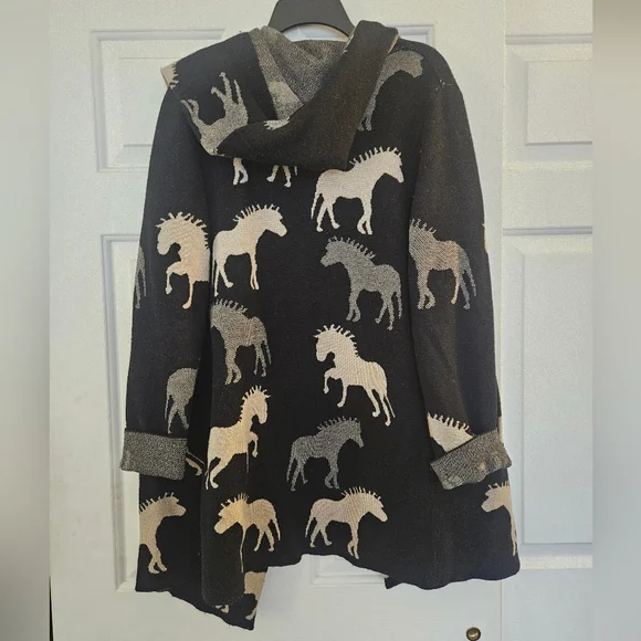 Field Flower Black and Cream Horse Sweater L - Picture 2 of 3